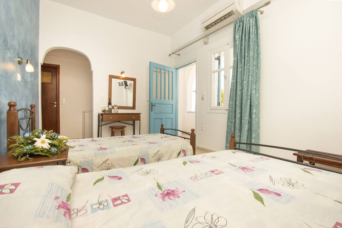 standard triple room | iron/ironing board, free wifi, bed sheets