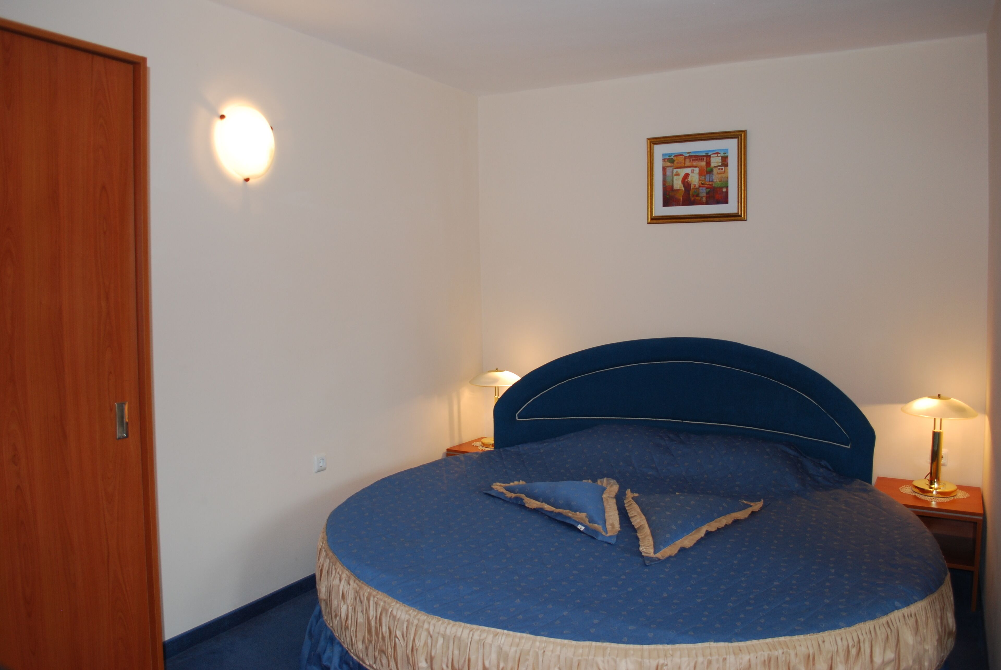 Select Comfort beds, minibar, in-room safe, desk
