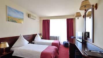 Chambre Triple, 3 lits une place, vue ville