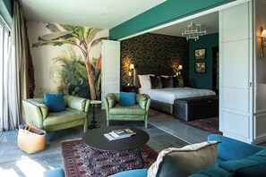 Ropa de cama de alta calidad y artículos del minibar gratis 