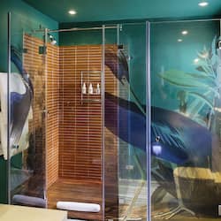 Suite, 1 kingsize bed (Poolside Choice room) | Badkamer met douche