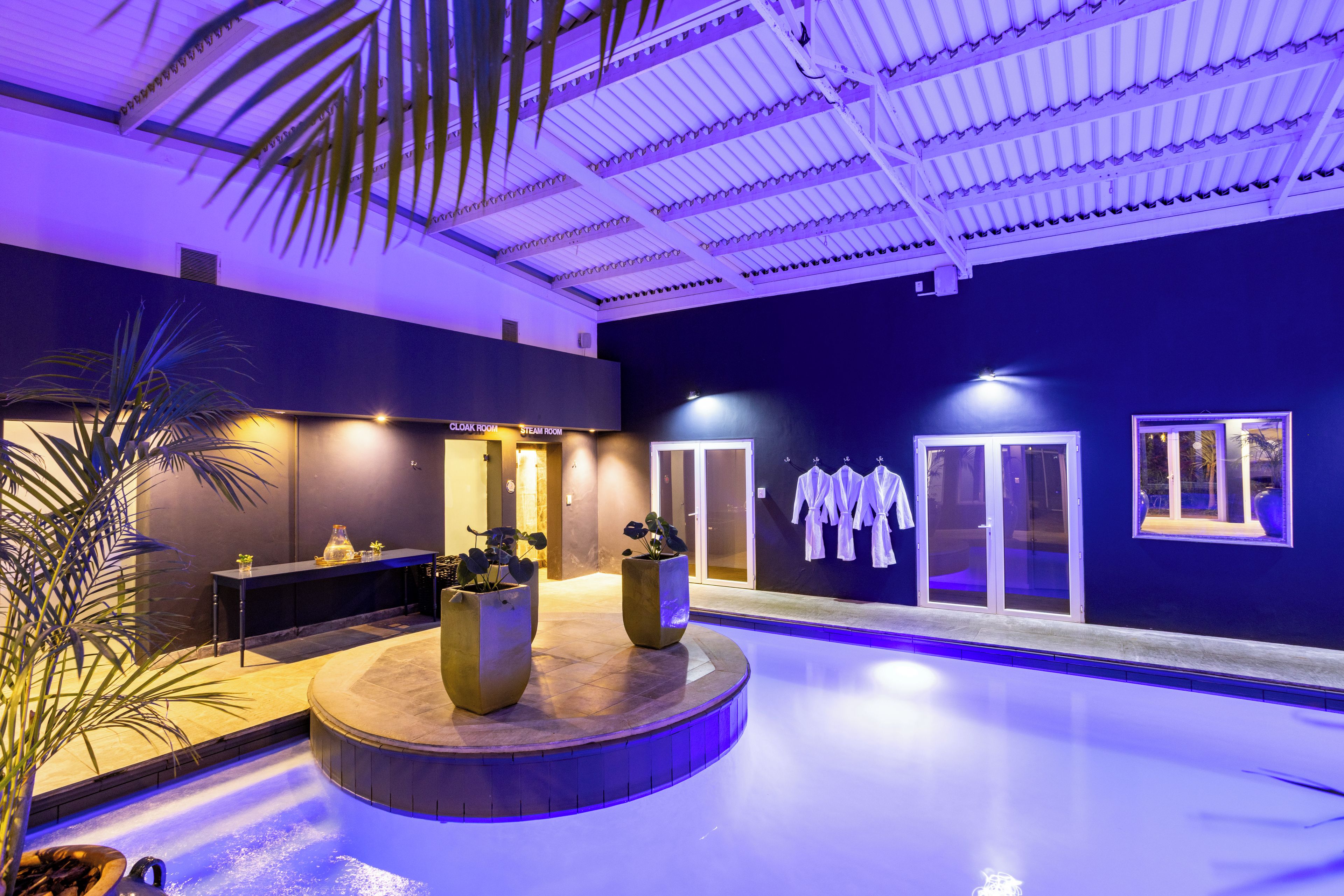 Indoor spa tub