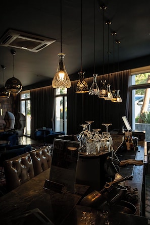 Bar (on property) - Majeka House Boutique Hotel (Stellenbosch)