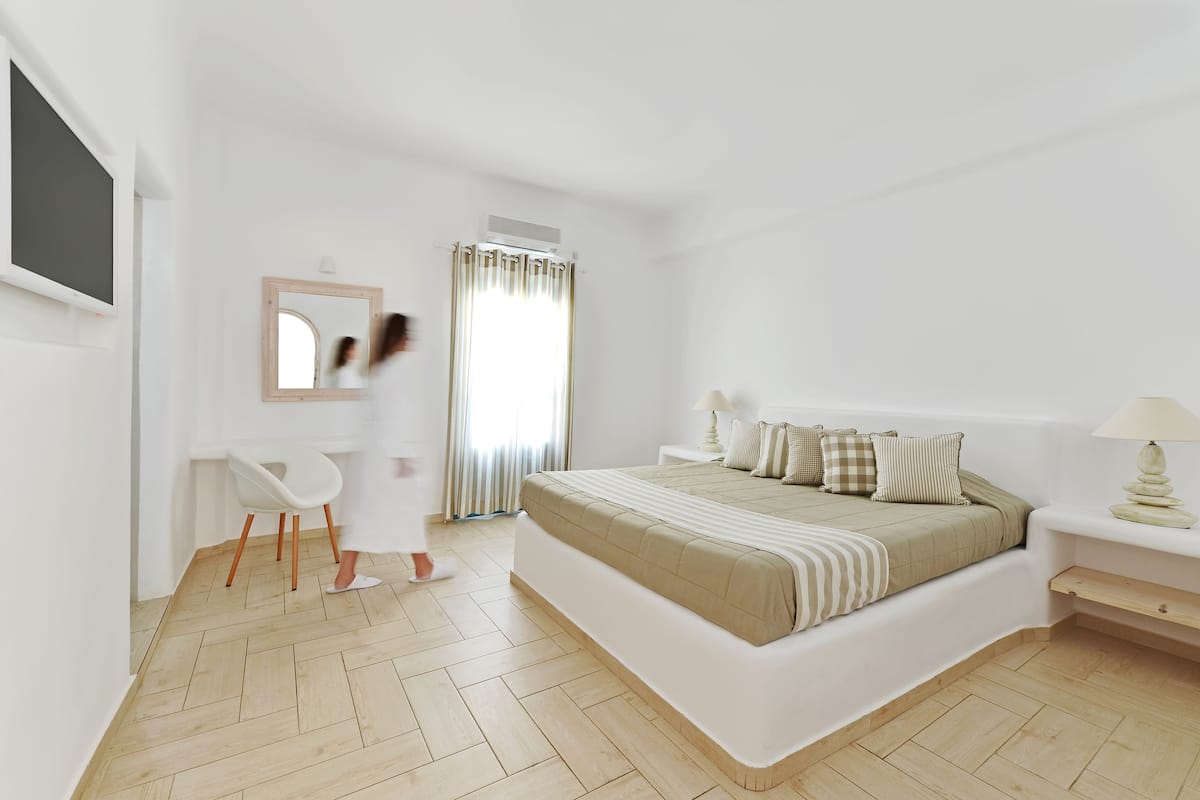 Superior Suite | Frette Italian sheets, pillowtop beds, minibar, in-room safe