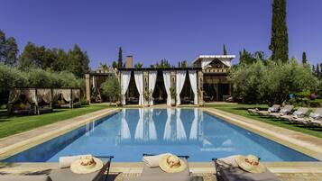 Outdoor pool, pool umbrellas, sun loungers