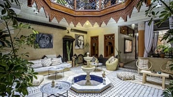 Lobby lounge