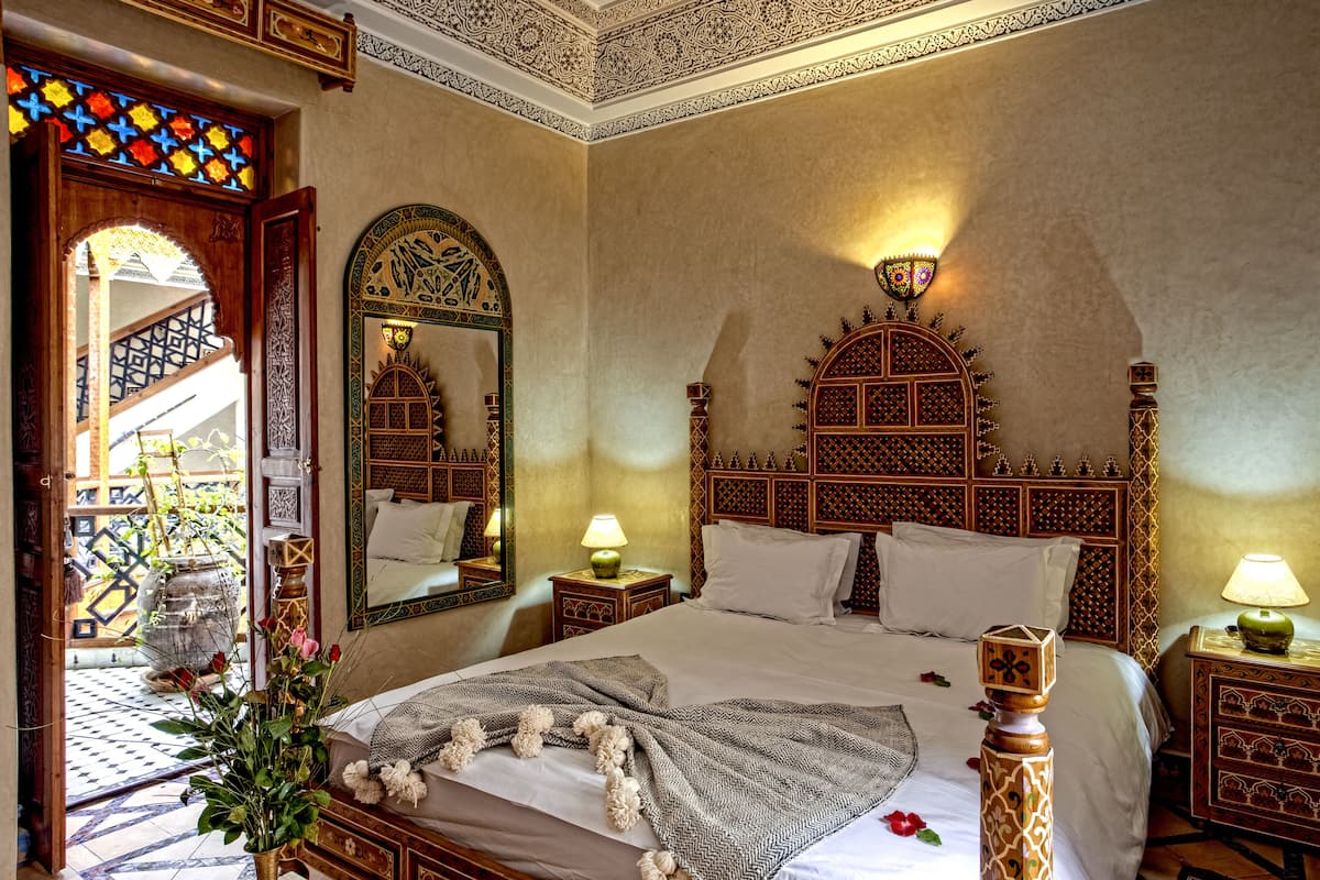 Premium bedding, in-room safe, individually decorated