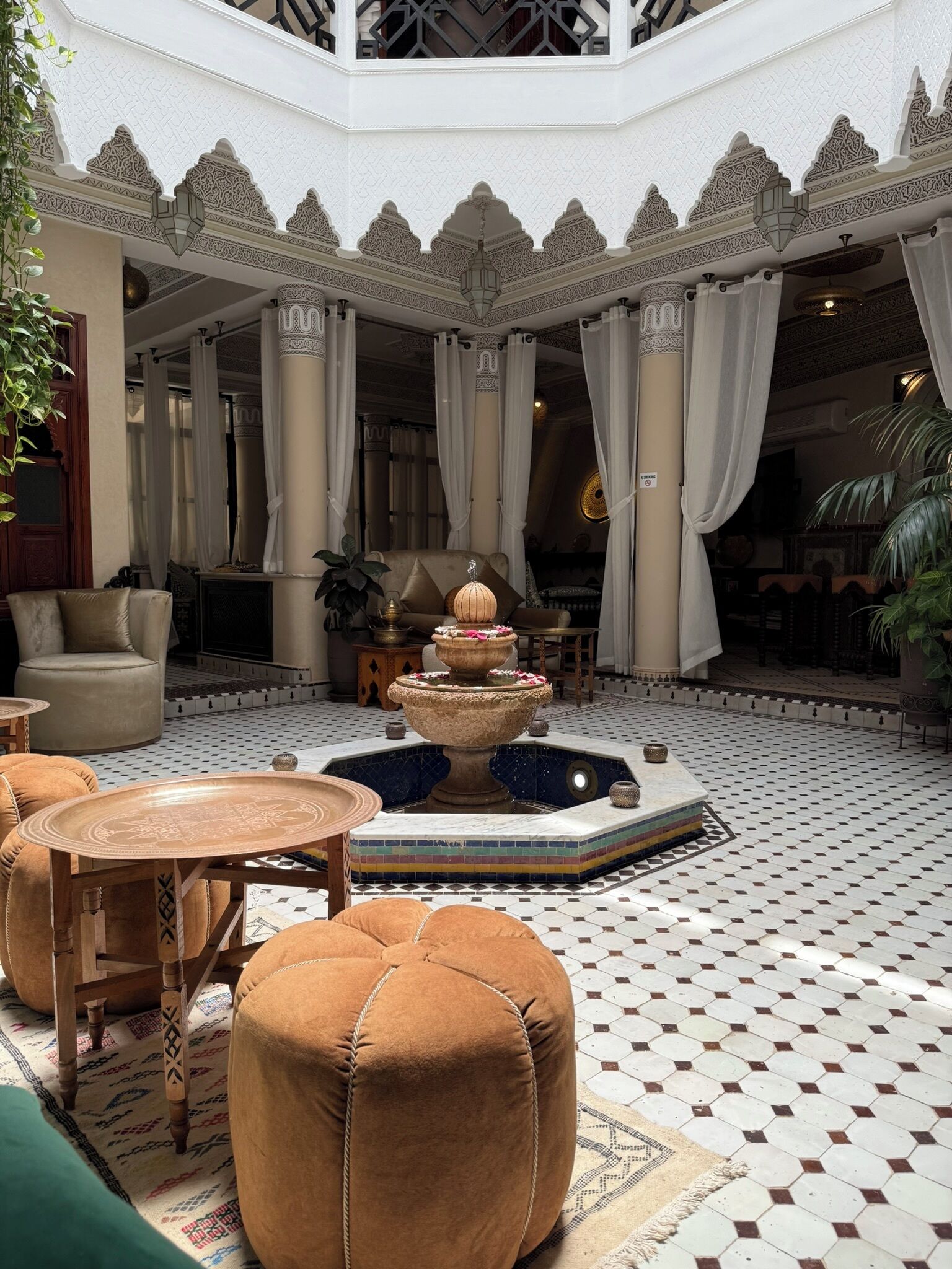 تلفزيون بشاشة مسطحة