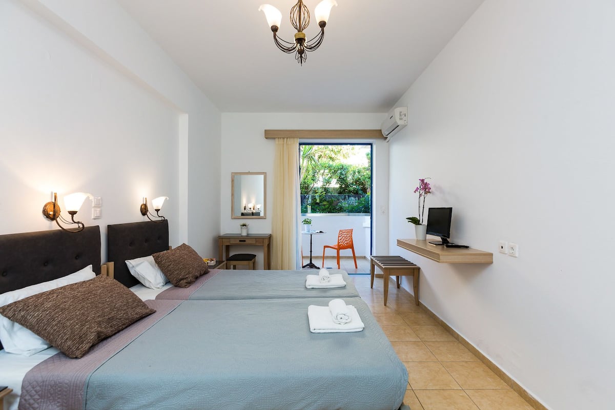 Economy Studio | In-room safe, iron/ironing board, free WiFi, wheelchair access