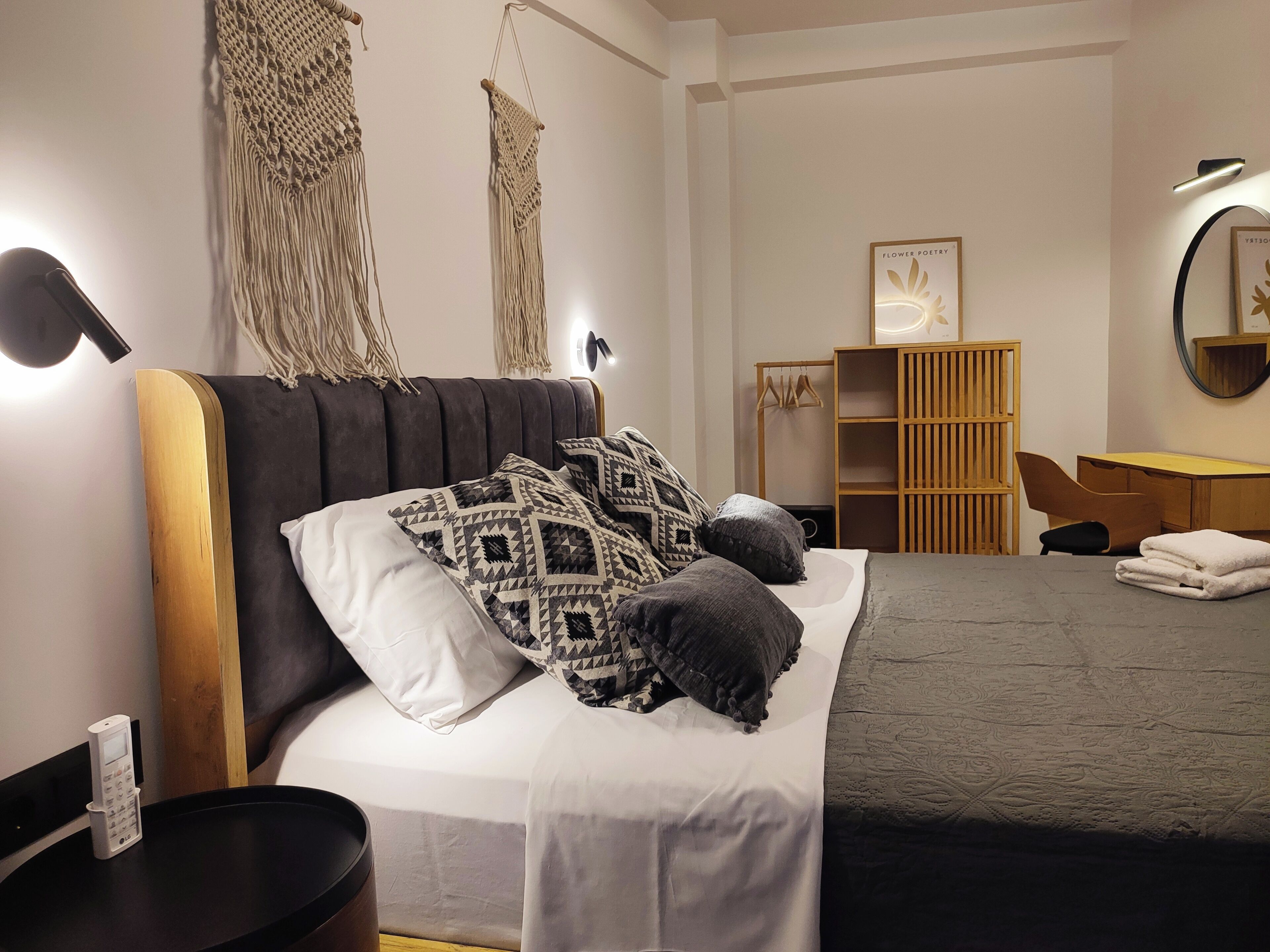 Căn hộ Superior, quang cảnh hồ bơi | Két bảo mật tại phòng, bàn ủi/dụng cụ ủi quần áo 