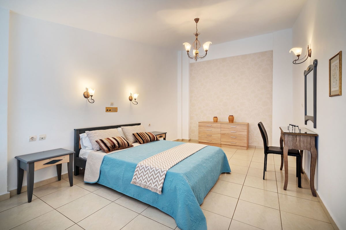 In-room safe, iron/ironing board, free WiFi, wheelchair access