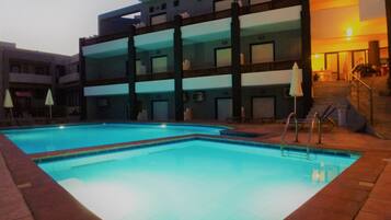 Outdoor pool, pool umbrellas, sun loungers