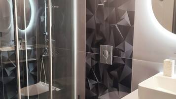 Superior Apartment, Pool View | Bathroom | Shower, free toiletries, hair dryer, towels