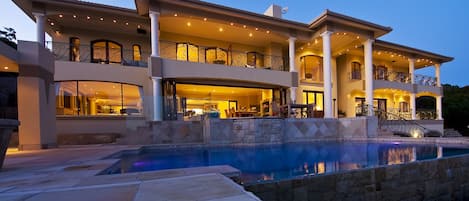 Fachada da propriedade