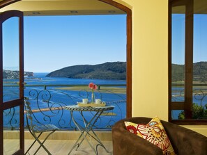 Luksussuite, utsikt mot innsjø (Coral Suite) | Balkong