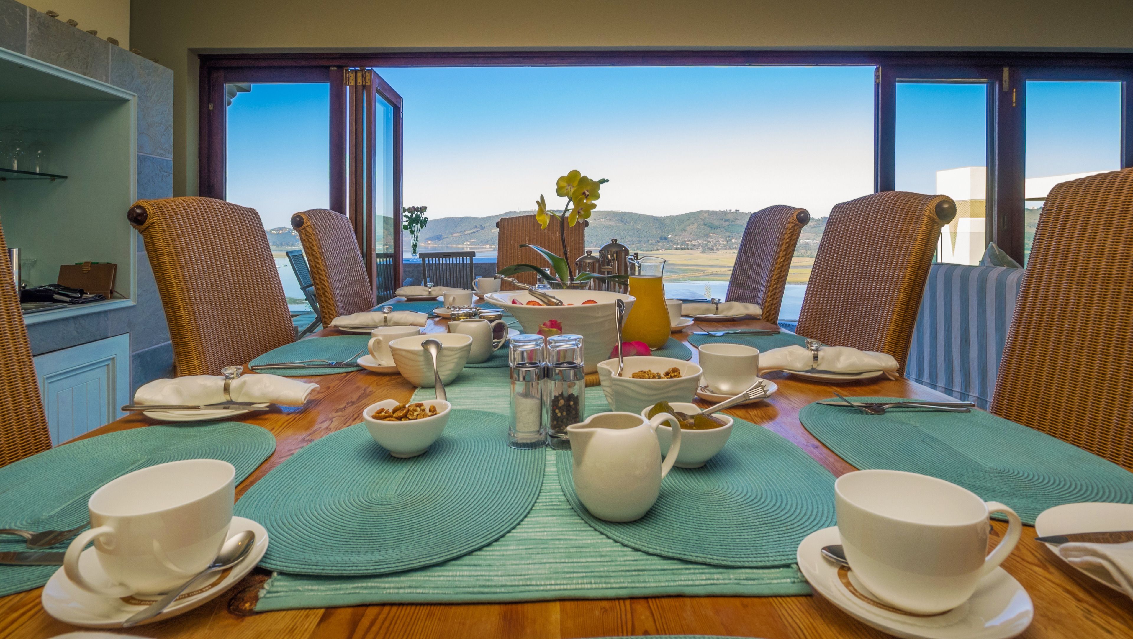 Free daily English breakfast 