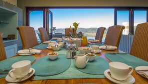 فطور إنجليزي مجانًا يوميًا