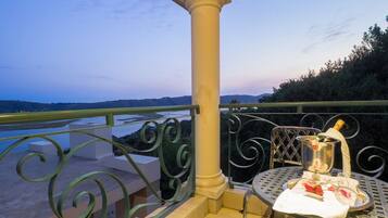 Luxe suite, uitzicht op meer (Oyster Suite) | Balkon