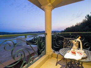 Luxury Suite, Lake View (Oyster Suite) | Balcony