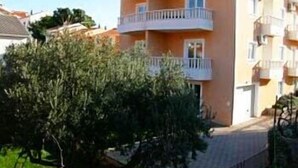Front of property - Villa Vrbat (Seget)