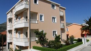 Front of property - Villa Vrbat (Seget)