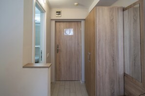 Kahden hengen huone | Tallelokero huoneessa, työpöytä, ilmainen Wi-Fi