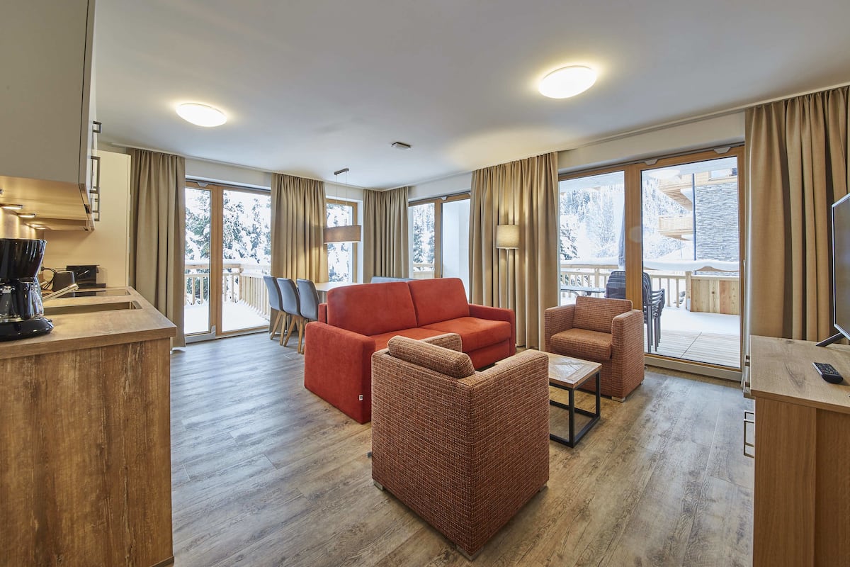 alpine classic spa | 1 bedroom, premium bedding, in-room safe, individually decorated