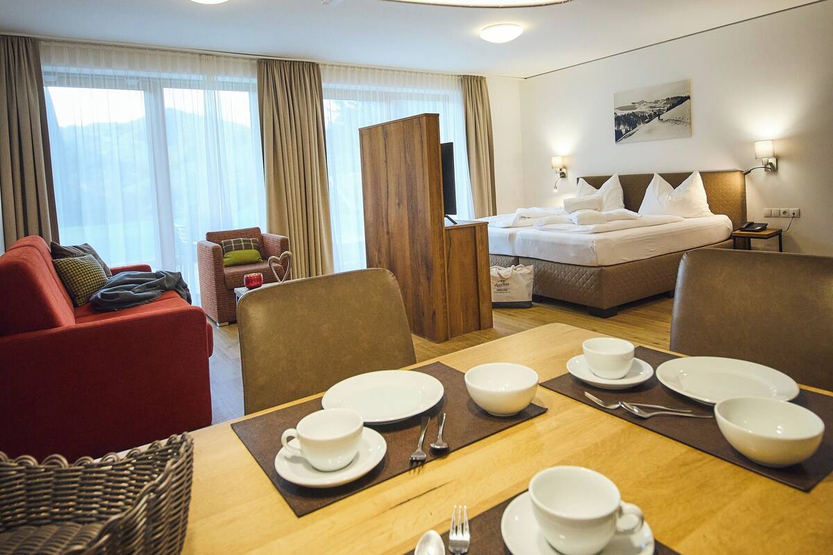 Studio Alpine Spa with Sauna | Premium bedding, in-room safe, blackout curtains, soundproofing