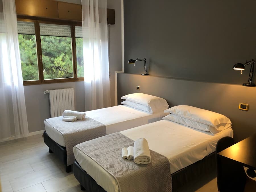 Minibar, Zimmersafe, Schreibtisch, schallisolierte Zimmer