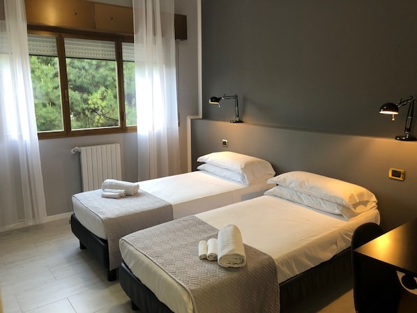 Minibar, caja fuerte, escritorio y sistema de insonorización