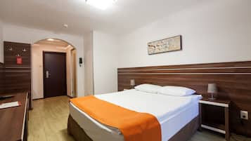 Quarto casal | Frigobar, escrivaninha, quartos à prova de som