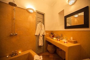 Standard Double Room | Bathroom | Hair dryer, towels - Dar Lalla F'Dila (Marrakech)