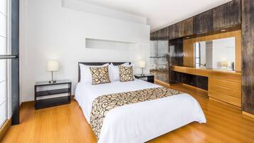 Departamento familiar, 2 habitaciones | Minibar, caja de seguridad en la habitación y cortinas blackout