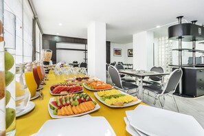 Breakfast area - Travelers Apartamentos & Suites - Suites Gold (Bogotá)