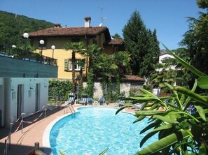 Outdoor pool - Flora Hotel (Stresa)