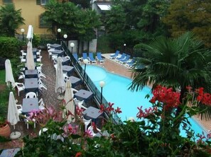 Outdoor pool - Flora Hotel (Stresa)