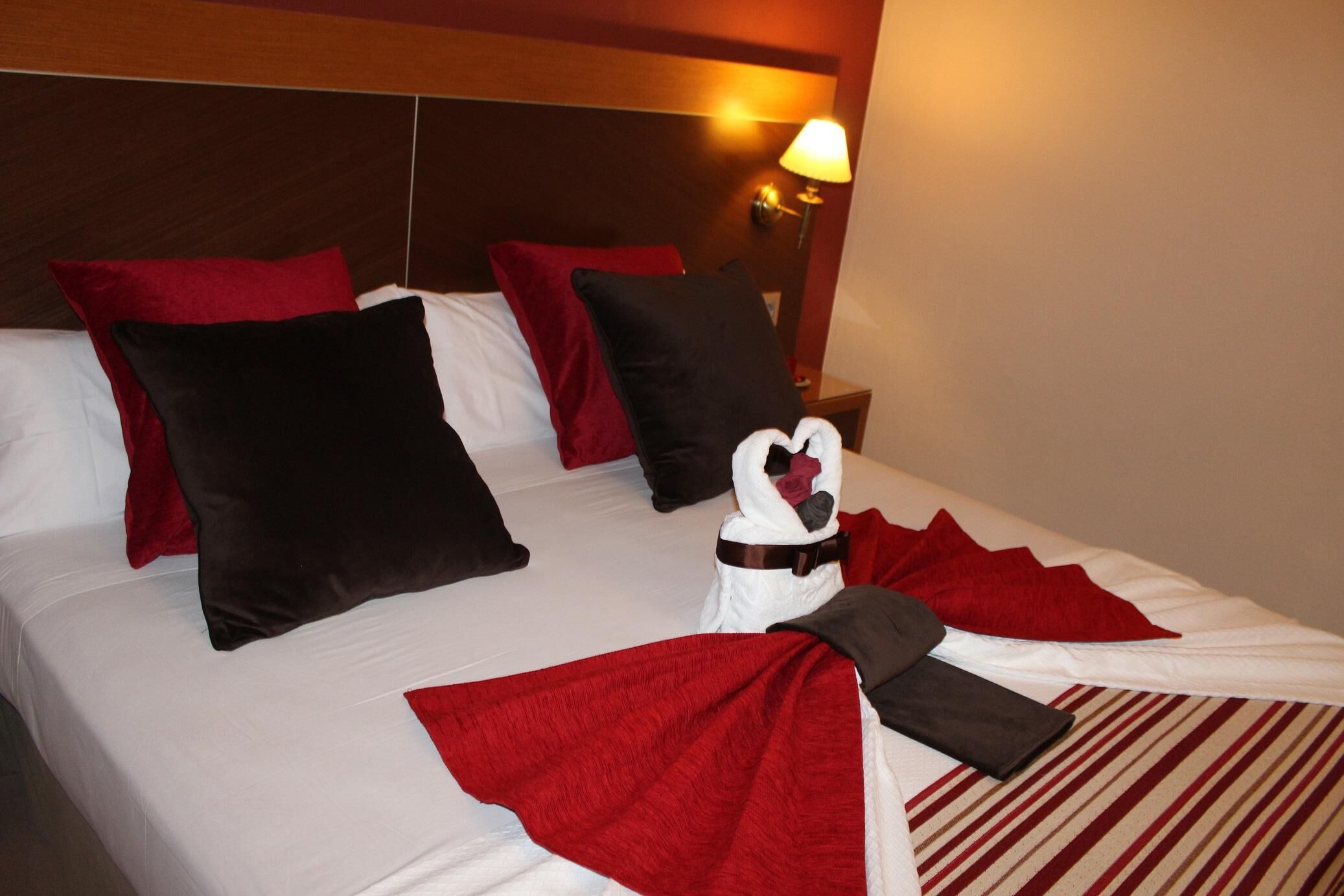 In-room safe, desk, laptop workspace, soundproofing