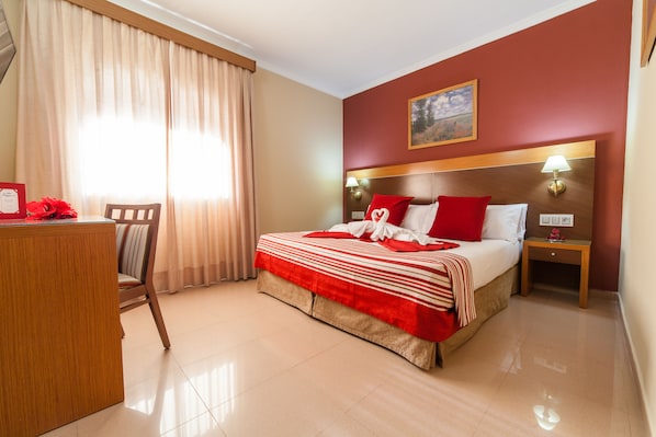 In-room safe, desk, laptop workspace, soundproofing