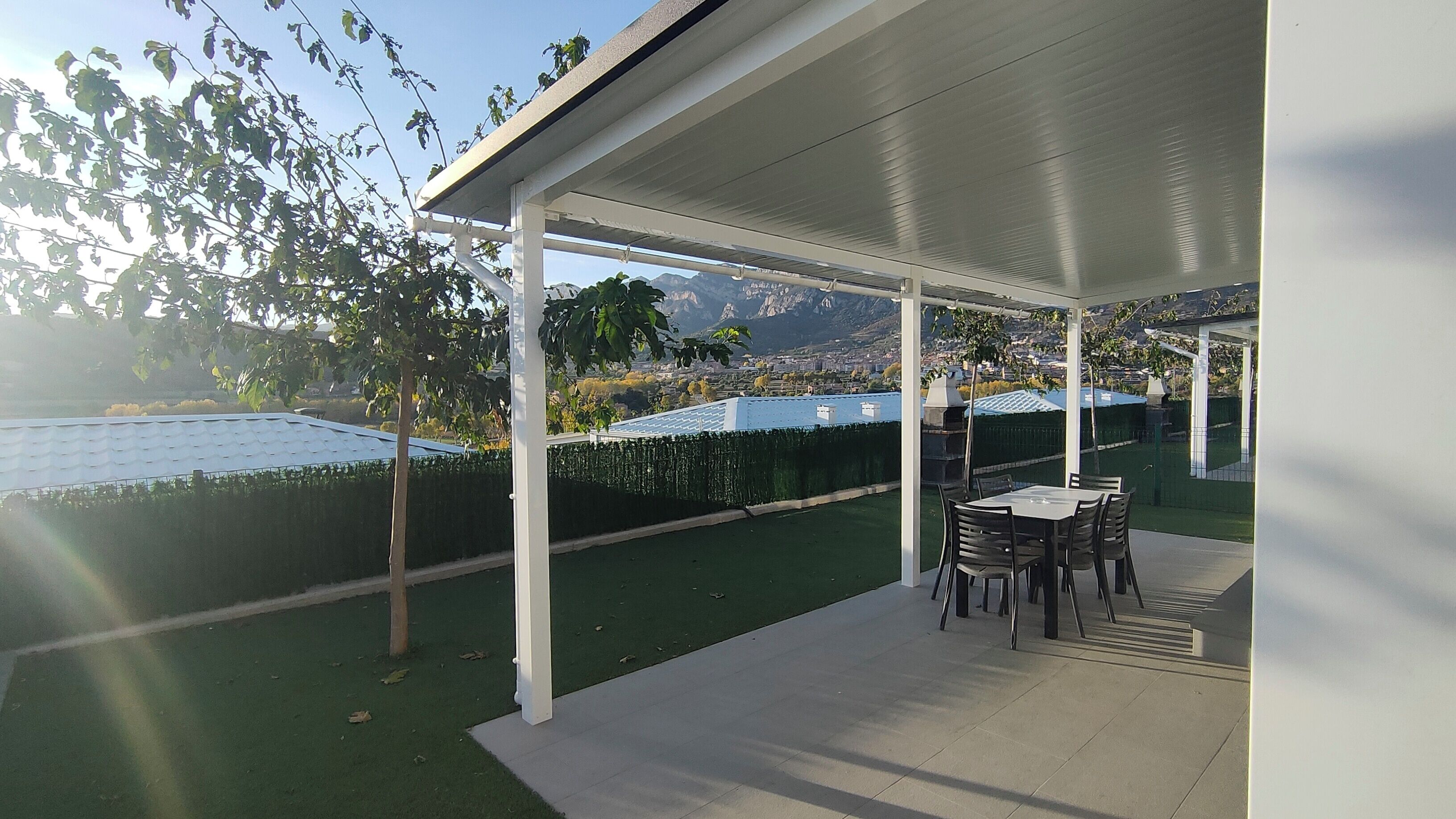 Donzen dekbedden, individueel gemeubileerd, een laptopwerkplek