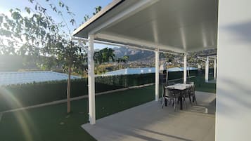 Donzen dekbedden, individueel gemeubileerd, een laptopwerkplek