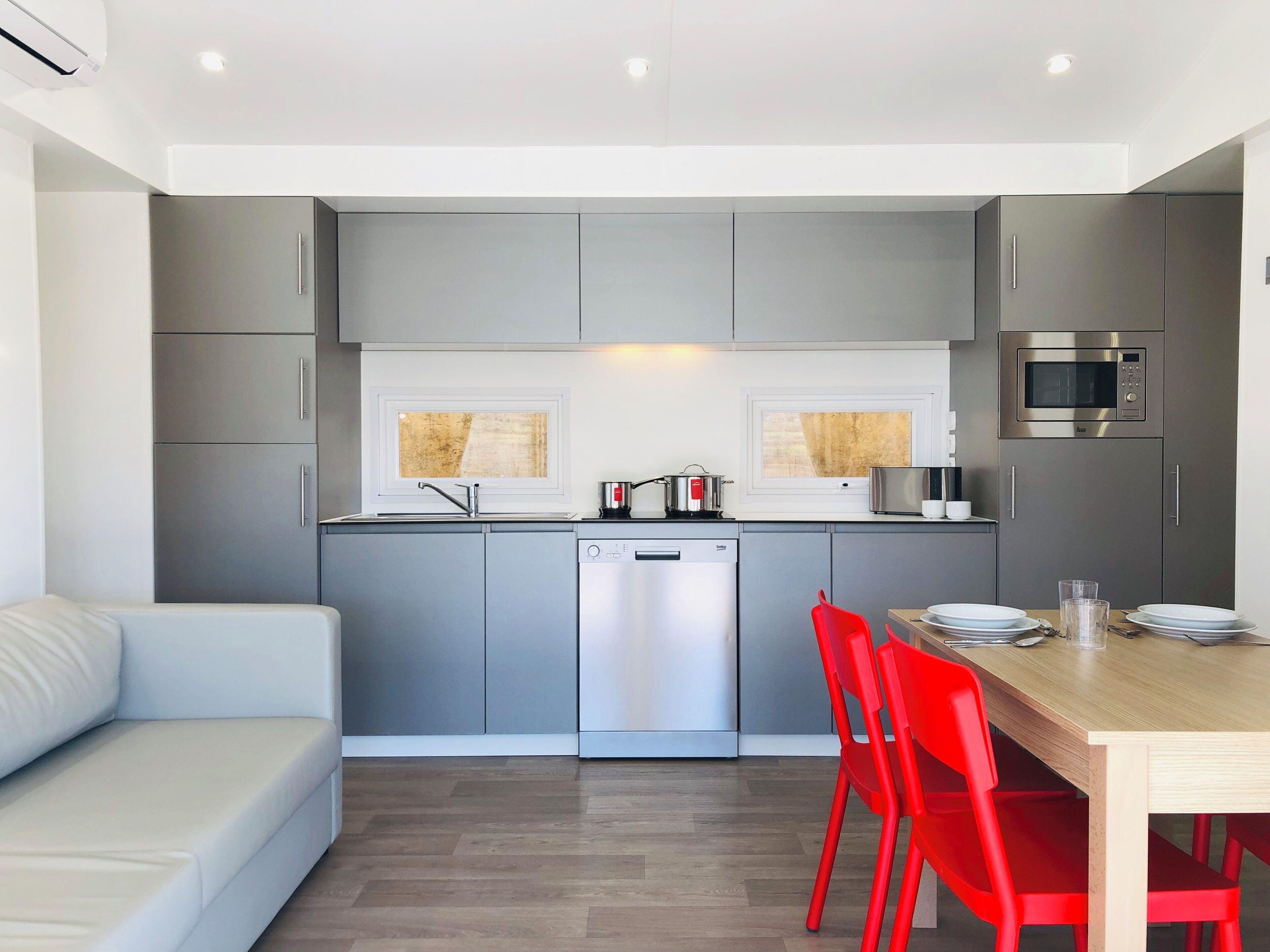 Down comforters, individually furnished, laptop workspace