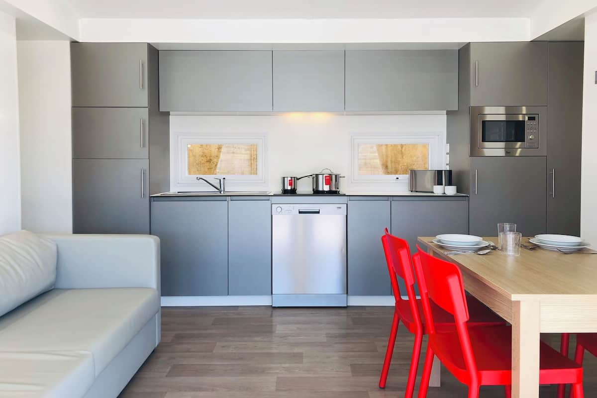 Down comforters, individually furnished, laptop workspace