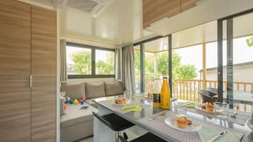 Family Mobile Home | Living area | 43-inch LED TV with satellite channels, ping pong, heated floors