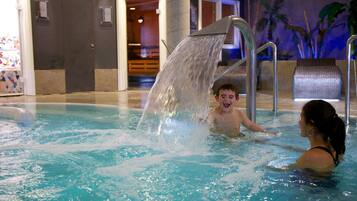 2 binnenzwembaden en 2 buitenzwembaden