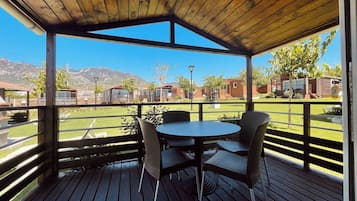 Down comforters, individually furnished, laptop workspace