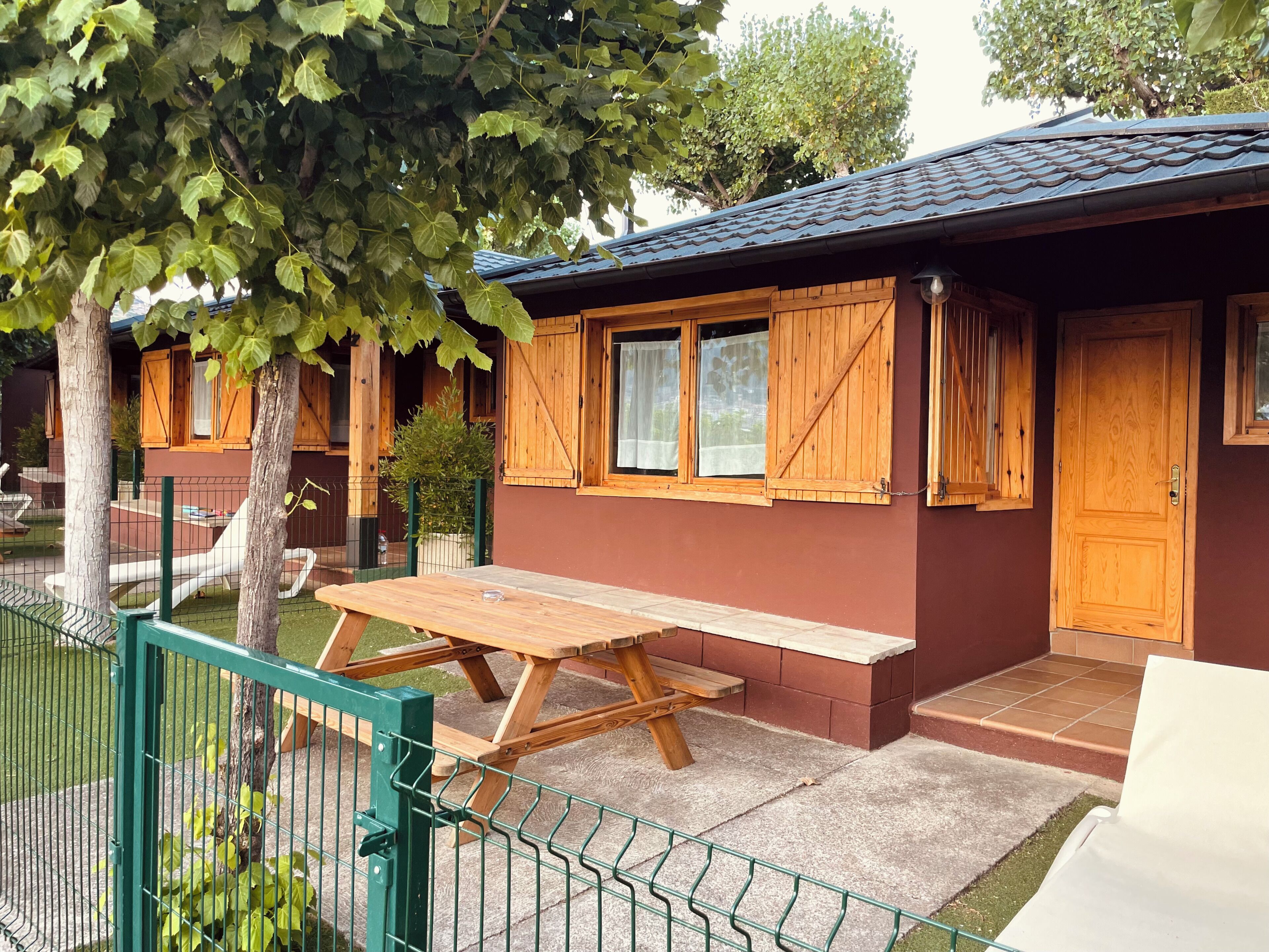 Down comforters, individually furnished, laptop workspace