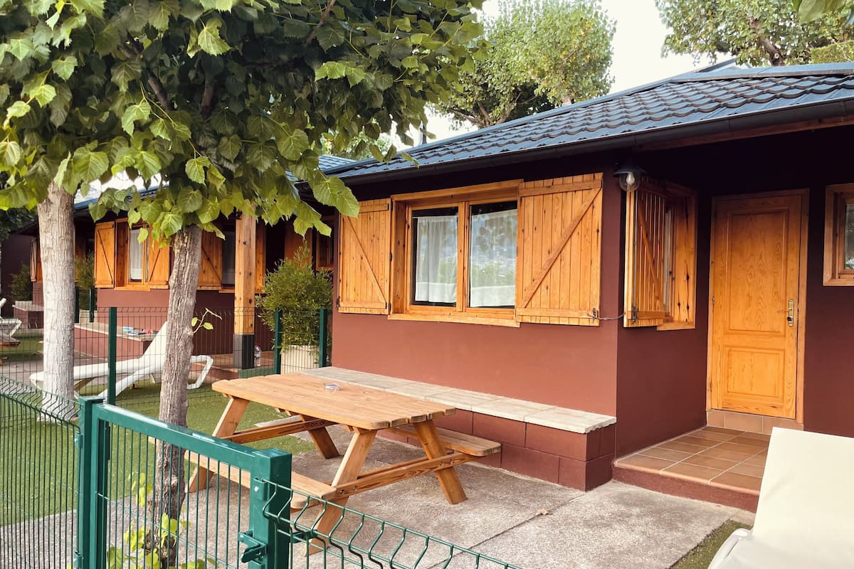 Down comforters, individually furnished, laptop workspace