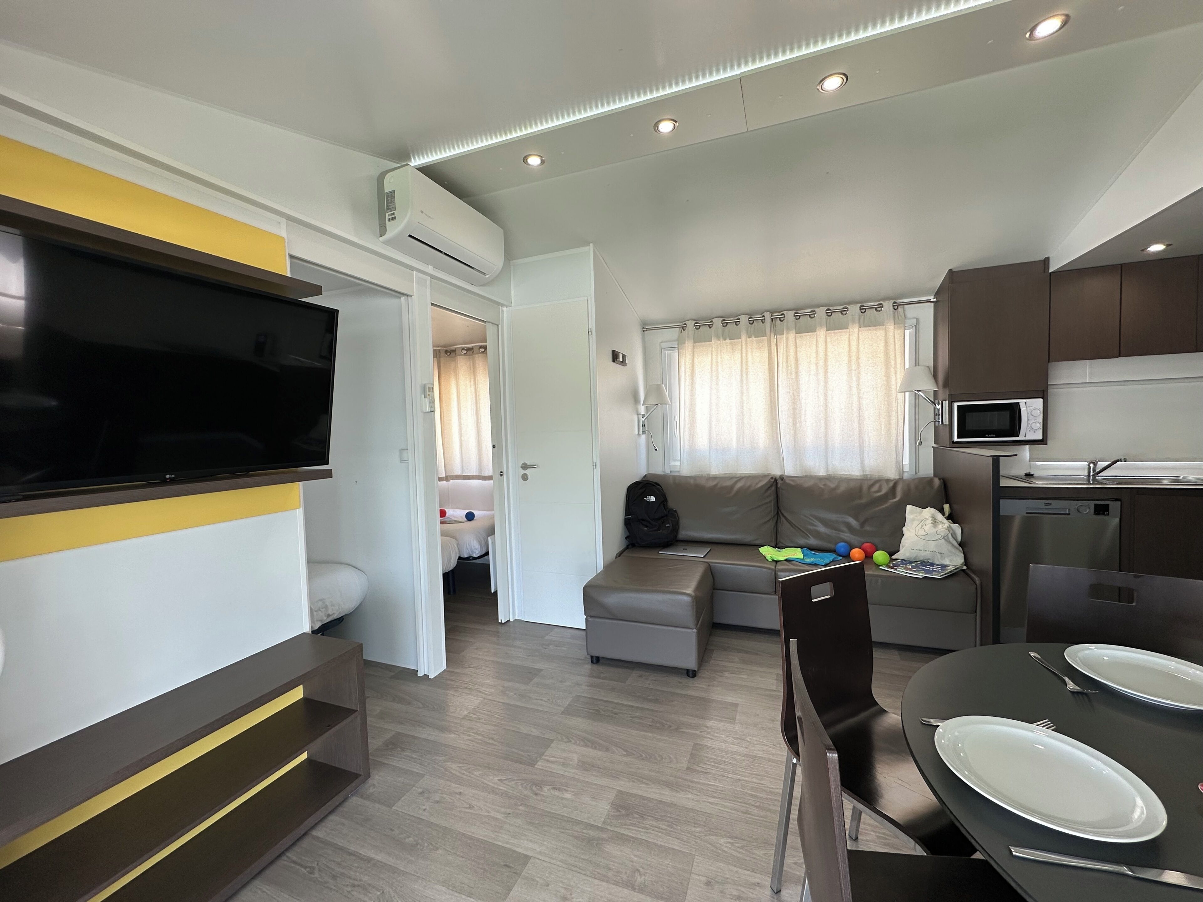 Down comforters, individually furnished, laptop workspace