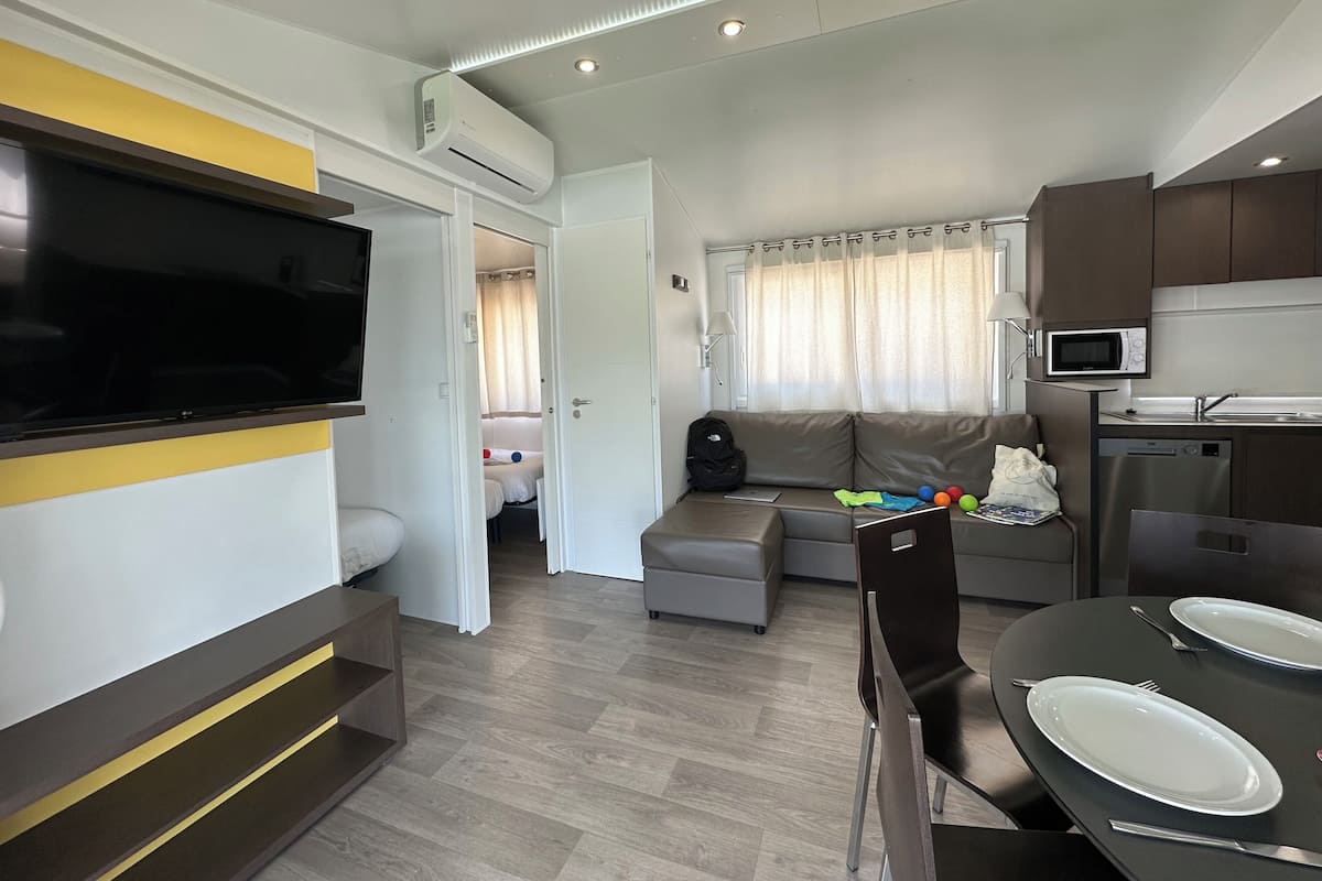 Down comforters, individually furnished, laptop workspace