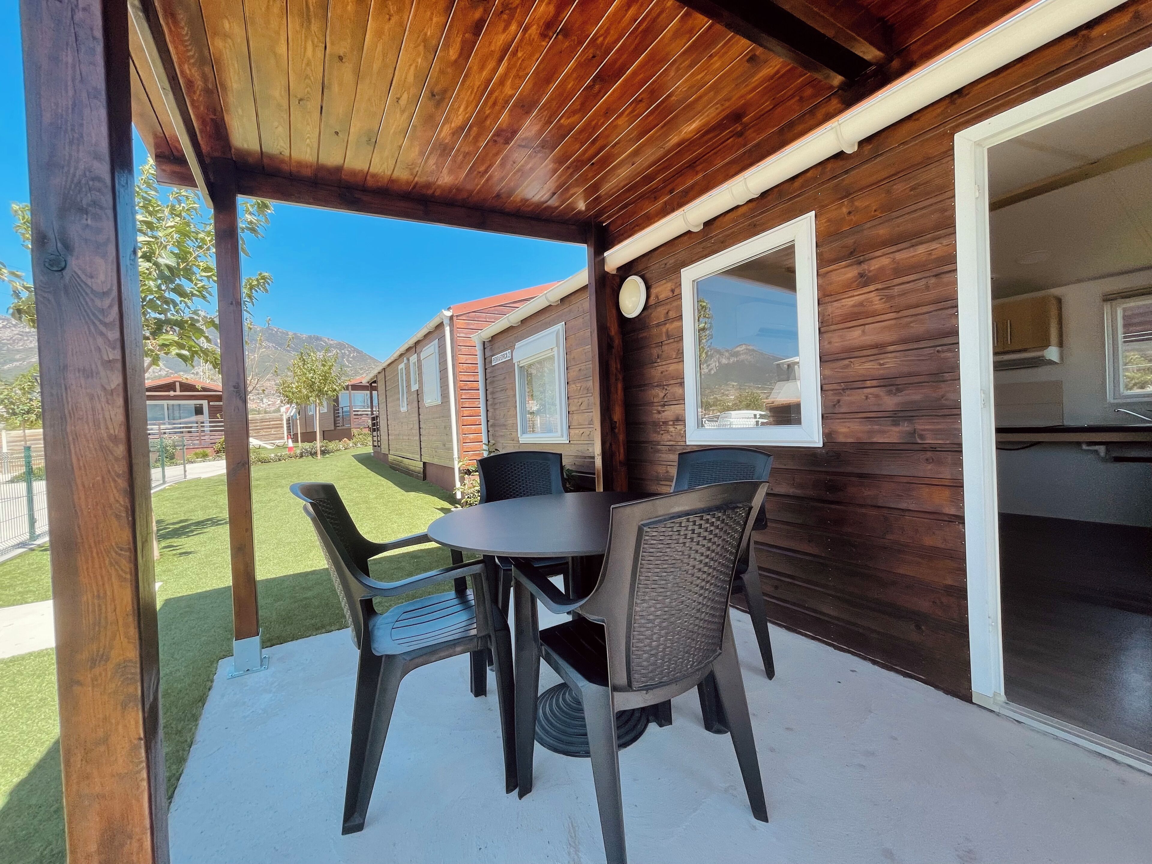 Down comforters, individually furnished, laptop workspace